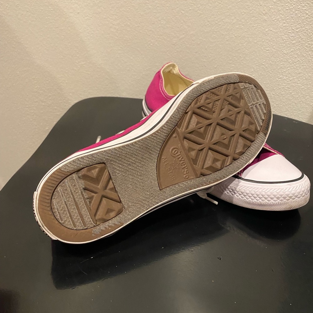 Converse - Picture 2 of 3